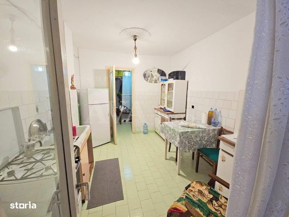 Apartament 3 camere decomandat | Etaj 4 - zona Republicii Bacau