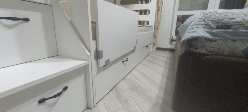 Продам двухяростную кровать