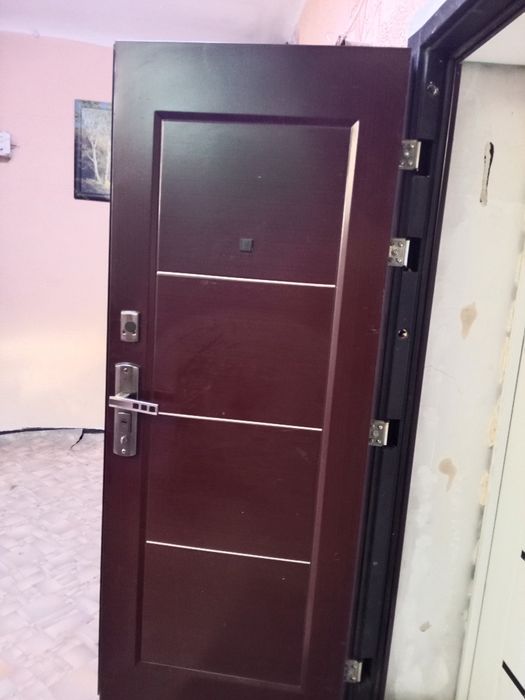 Продам входная дверь современная