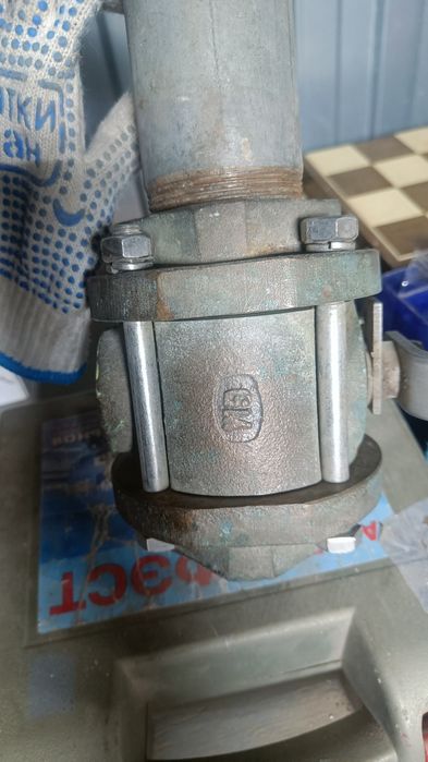 Продам бронзовй кран
