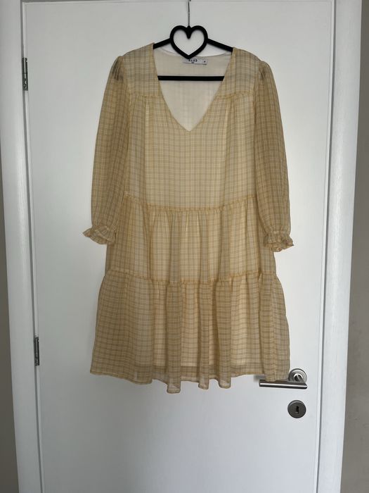 Rochie vaporoasa galbena