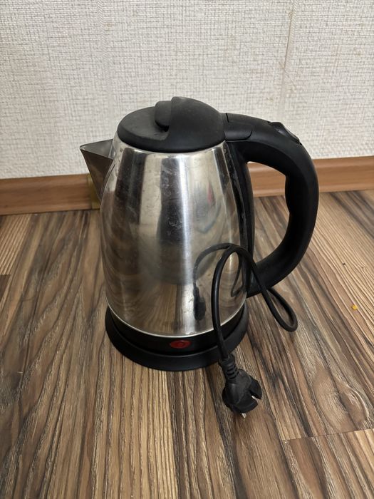 Продам б/у электрический чайник