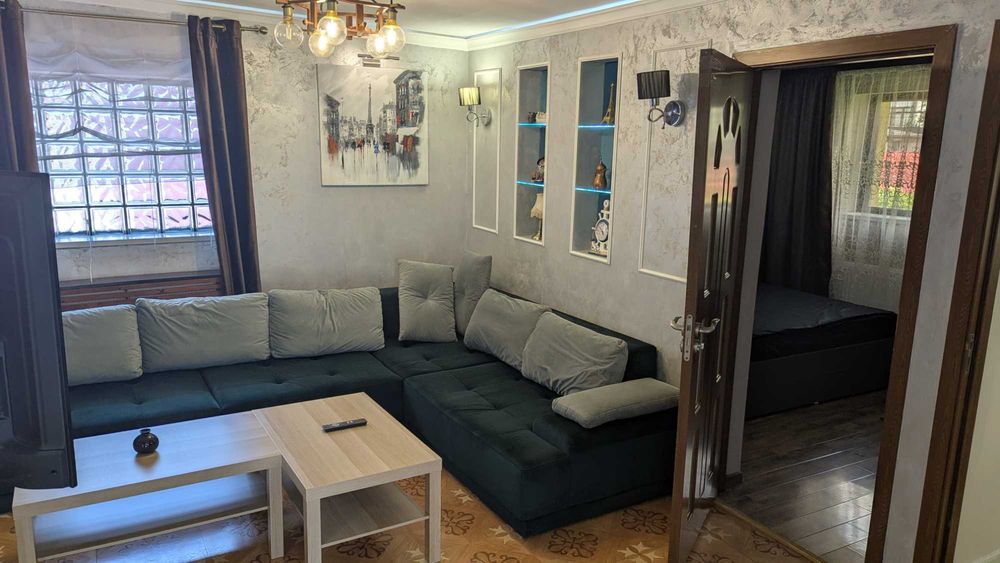 Proprietar vand apartament 3 camere in vila cu curte proprie