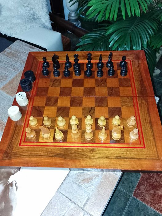 Шах-табла48/48 с дървени фигури и пулове