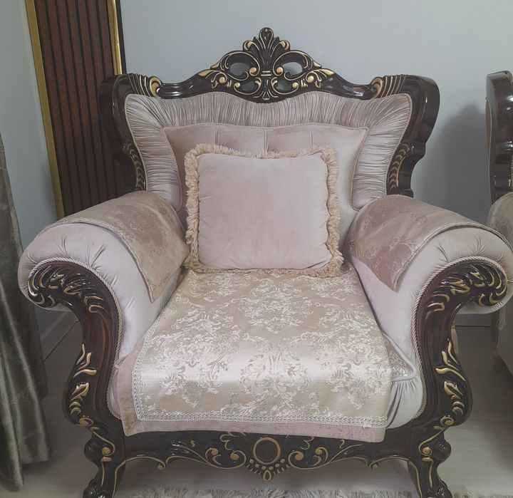 Диван гостиный отличный