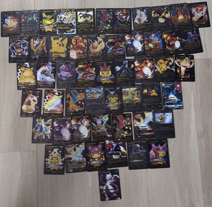 Carti pokemon + album + 2 carti speciale in jur de 300 de carti