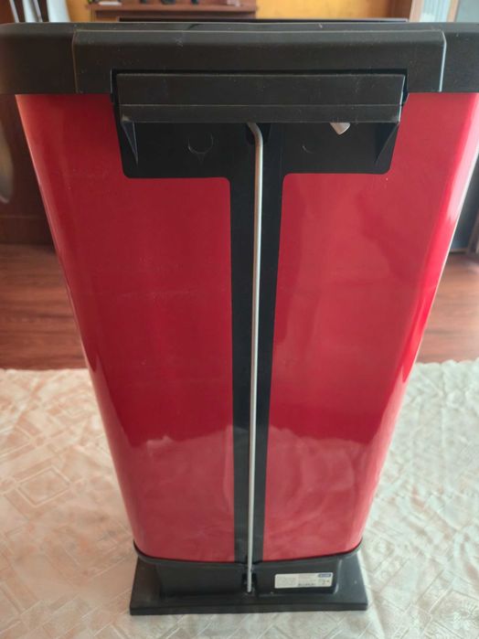 Кош за отпадъци с педал 40 L Paso -35,3 x 29,5 x 67,6 cm -