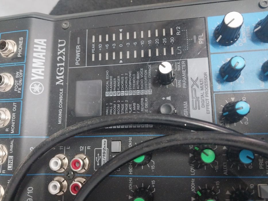 музыкальный микшерный пульт yamaha