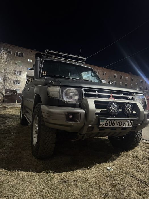 Продам поджеро2 1998 года 3.5 бензин