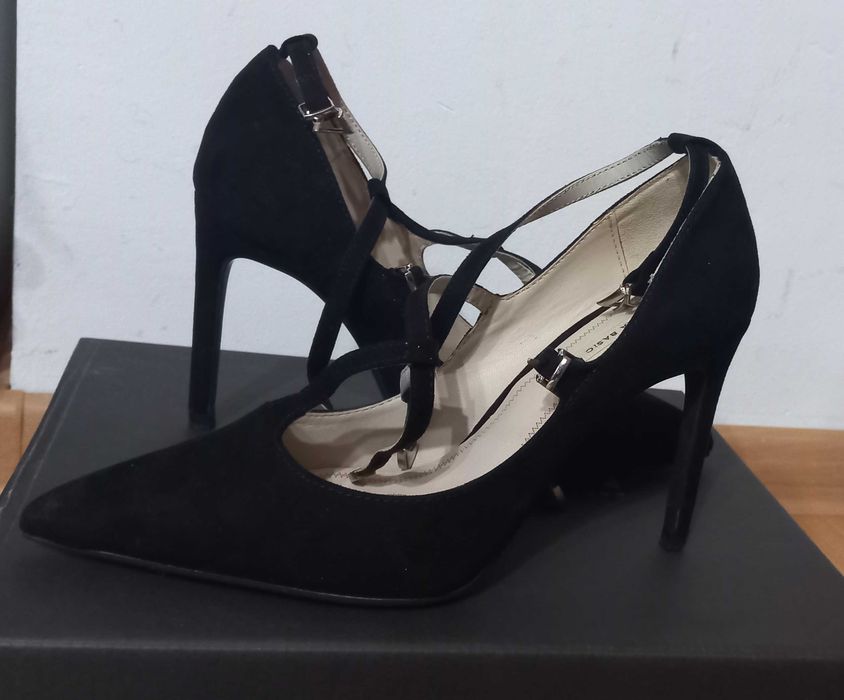 Vând pantofi cu toc Zara ,mărime 38,negri