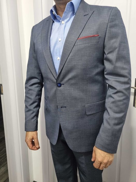 Официален мъжки костюм с елек