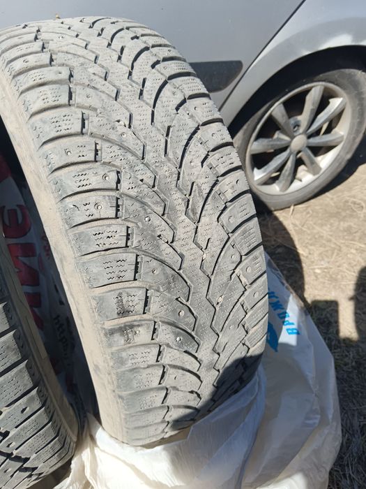 Продам шины 215/60/16 всесезонные Pirelli.