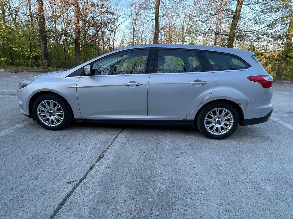 FORD Focus 2011 — imagine 5