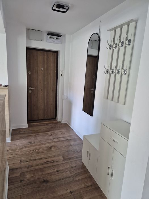 Apartament 3 camere proaspăt renovat