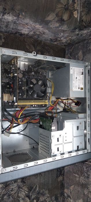 Vând unitate asus