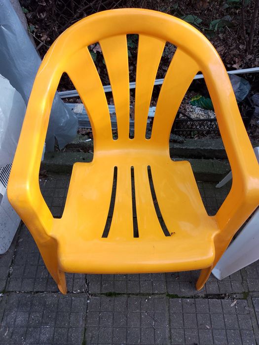 Градински столове по 5 евро всеки