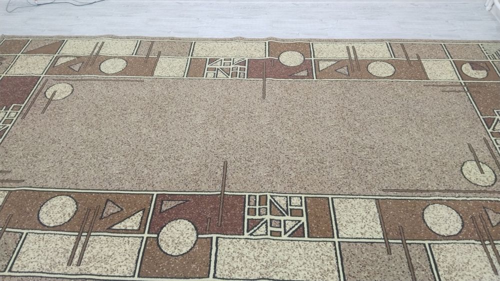 Продам ковер 2*3,9м