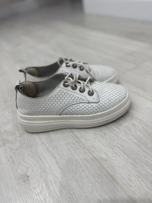 Макасы-кроссовки белые  удобные