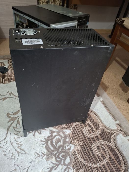 UPS источник без перебойного питания.