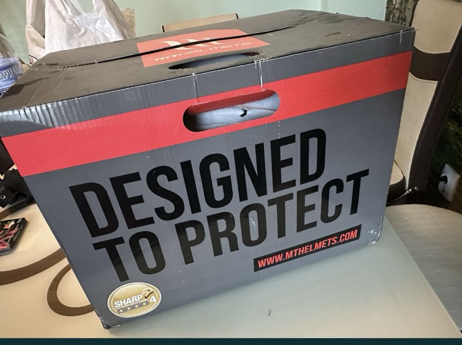 Casa moto marimea L Este aproape noua