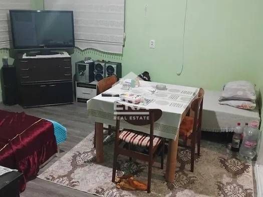 Двуетажна къща в село Славяново