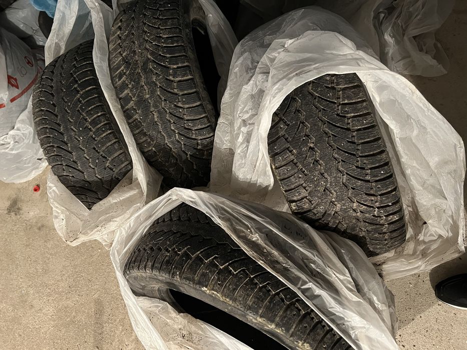 Зимние шины 235/60/18