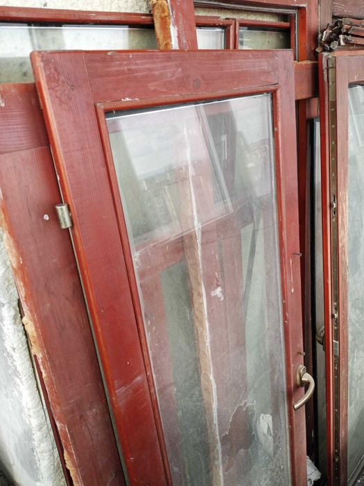 Vand termopan din lemn second hand. Foarte bun. Sticla foarte buna.