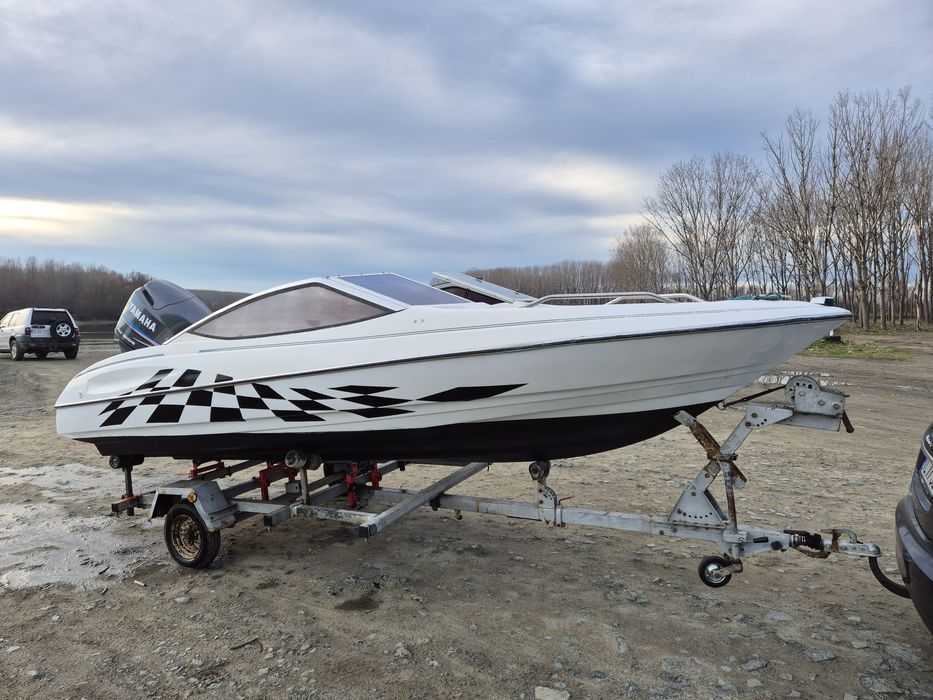 Barca Bayliner Capri 1700 cu motor Yamaha 100CP si peridoc Ellebi 1300