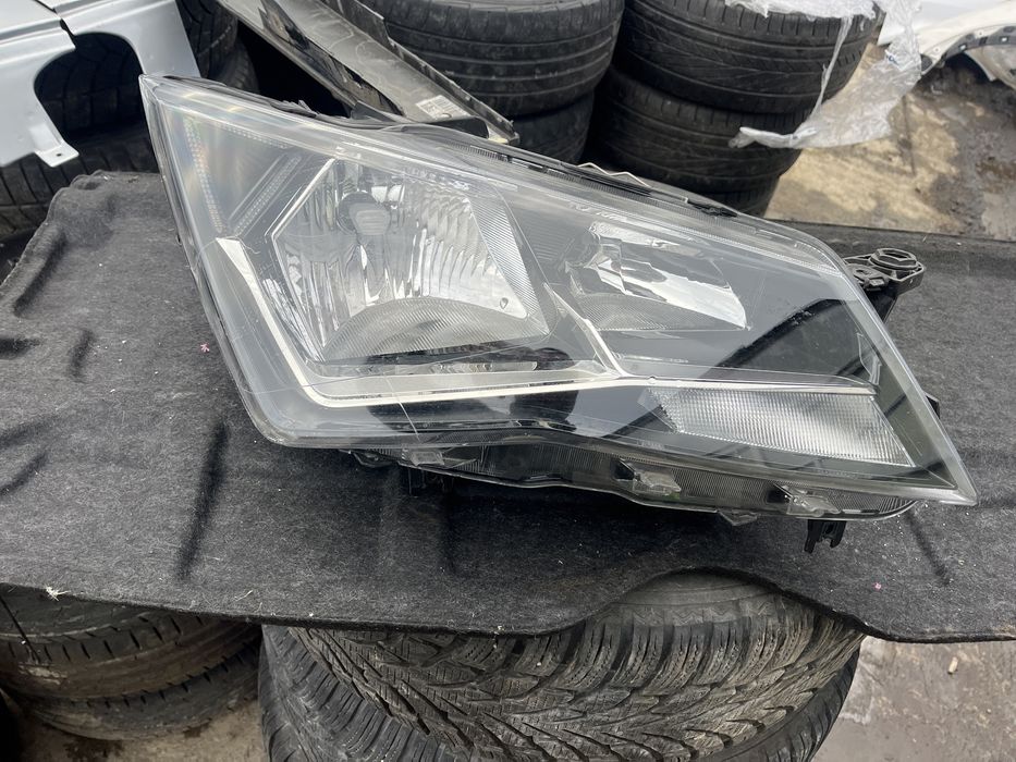 2 броя десен фар Seat Ateca