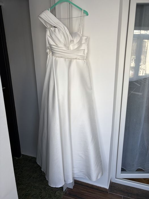 Rochie de mireasa din tafta potrivita si pentru gravide