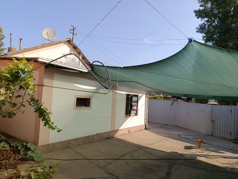 Отличный загородный дом, находится в хорошем тихом районе.