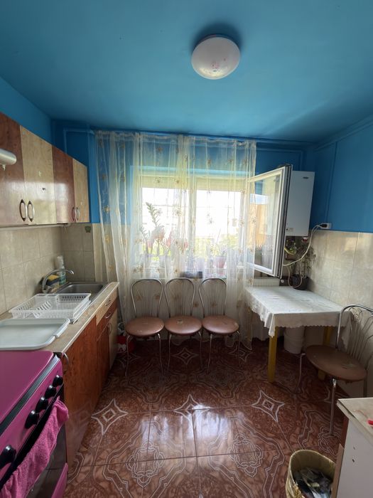 Vand apartament cu doua camere