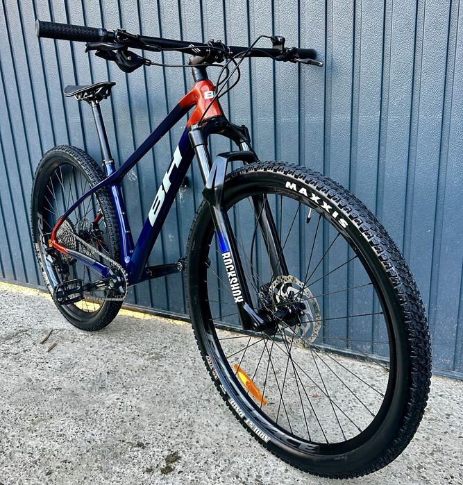 Vând bicicleta BH Ultimate Carbon R.C 7.5, roti 29,cadrul SM, 1x12