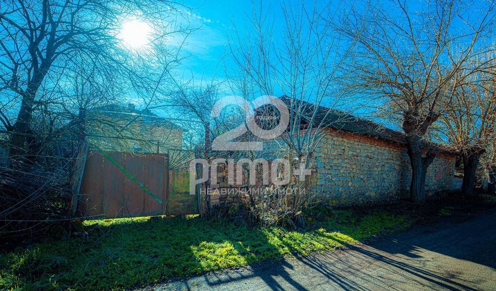 Къща с голям парцел в с. Русаля