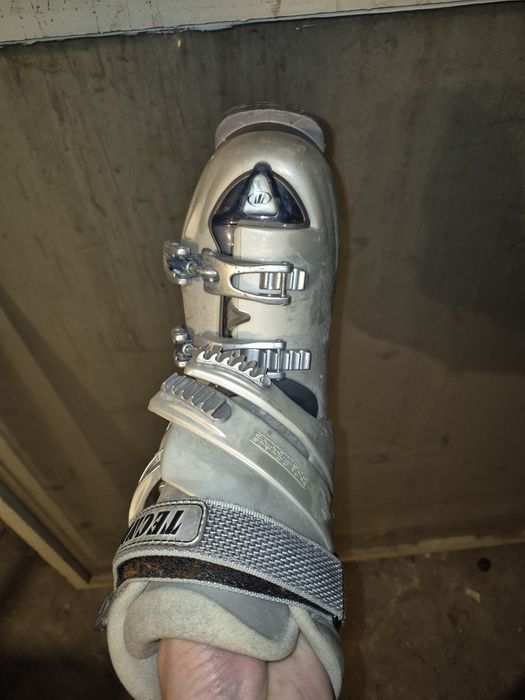 Продавам ски обувки Tecnica 24