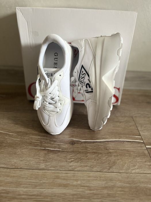 Нови Маратонки Guess - Размер 35