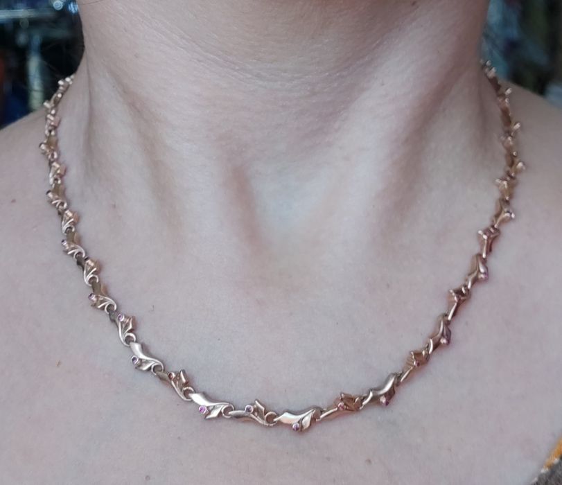 Золотое колье с рубинами