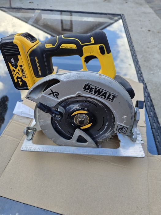 Circular dewalt DCS570 brushless