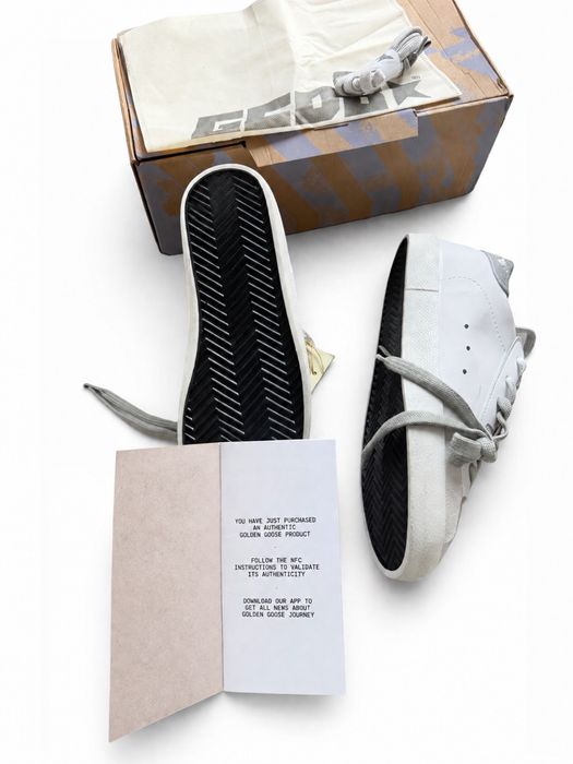 Sneakers Golden Goose – Alb Clasic cu Detalii Statement