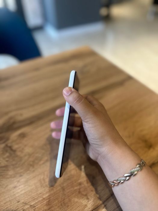 Samsung A13 64GB белого цвета