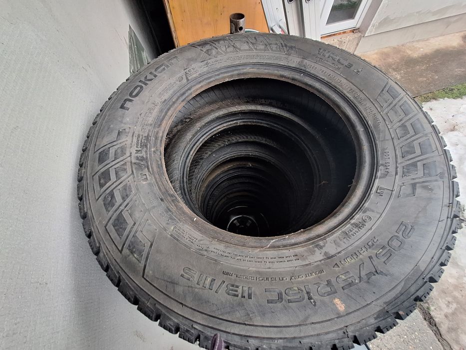 Vând cauciucuri de iarna  205/75/16 C