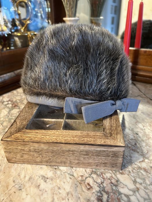 Caciula blana naturala foca cenusie