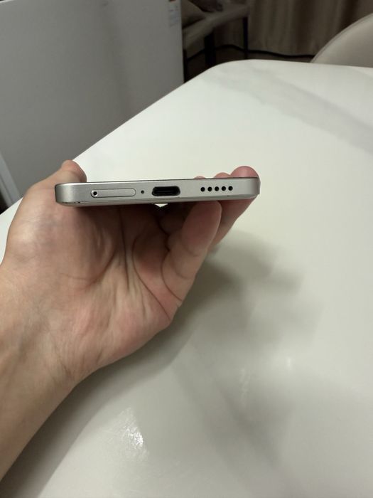 Poco F6 5G 12/512гб отлчный