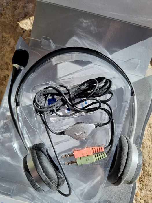Продавам слушалки с микрофон чисто нови