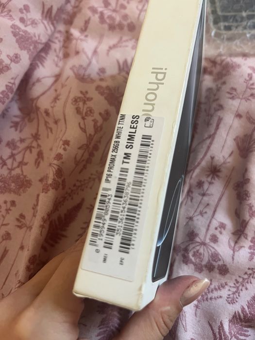 iPhone 16 pro Max titanium 256Gb бял