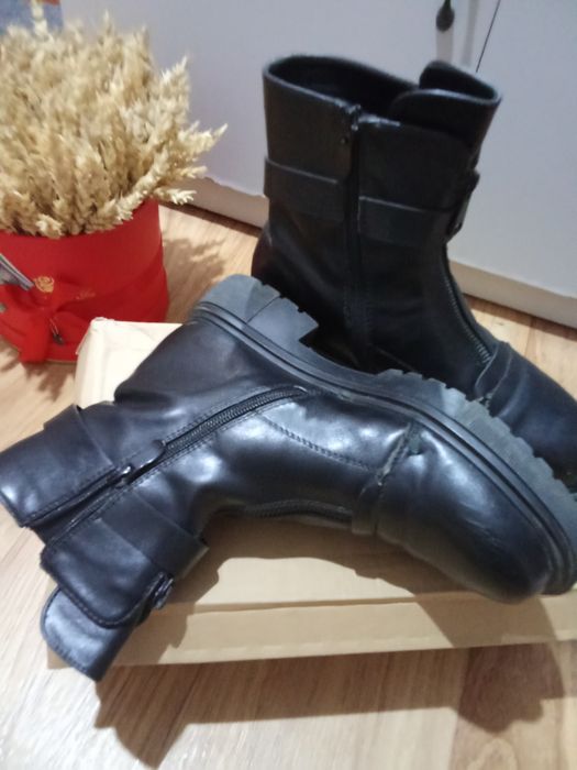 Продам ботинки женские
