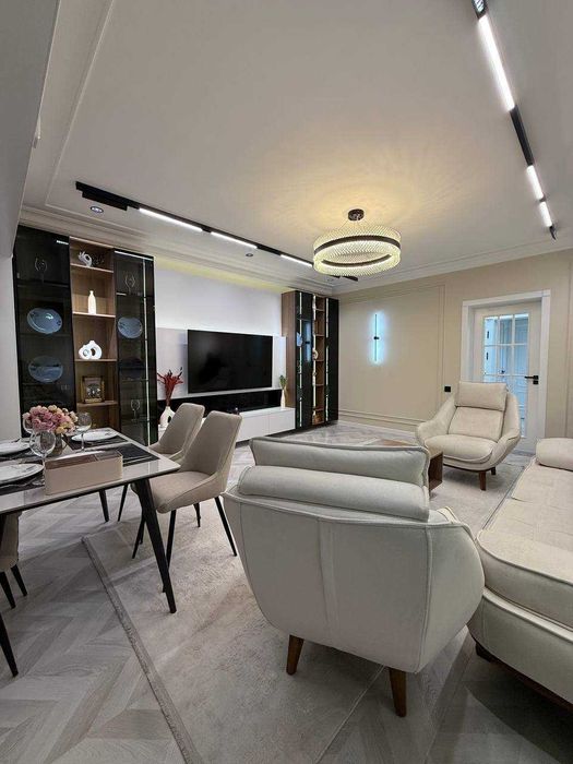 Продаётся стильная 3 комн квартира!Дизайнерский ремонт в центре города