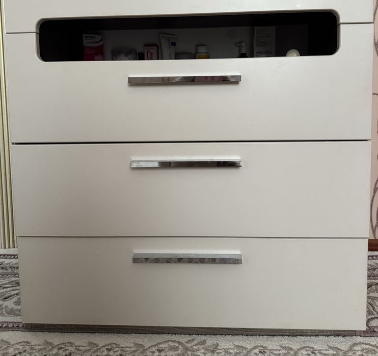 Комод сатамын . 35 мын