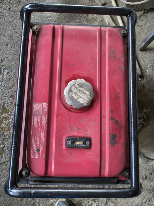 Vând generator Honda 2,5 kw