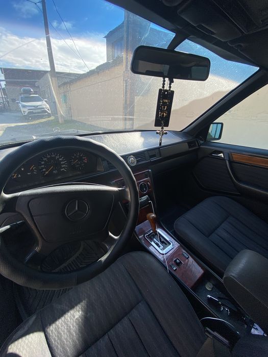 Продам Mercedes W124 E220